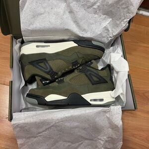 Nike air Jordan IV sz 9.5 box Men's Olive Green and Black Suede Sneakers